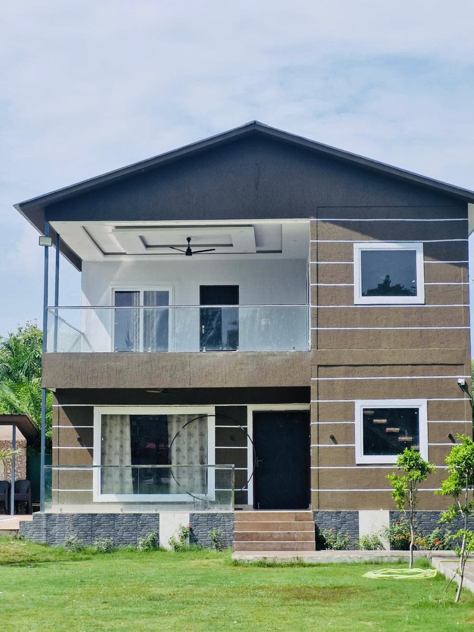 Vidhaan Farm House — Entrance Villa 01